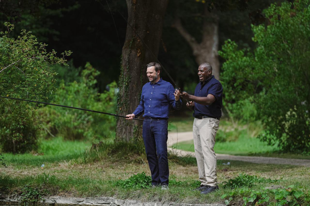 Gx1TTRWWQAApToD.jpeg (179 KB)